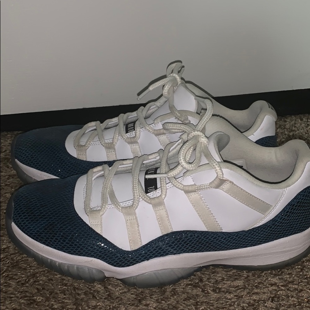 Jordan 11 low snakeskin navy blue